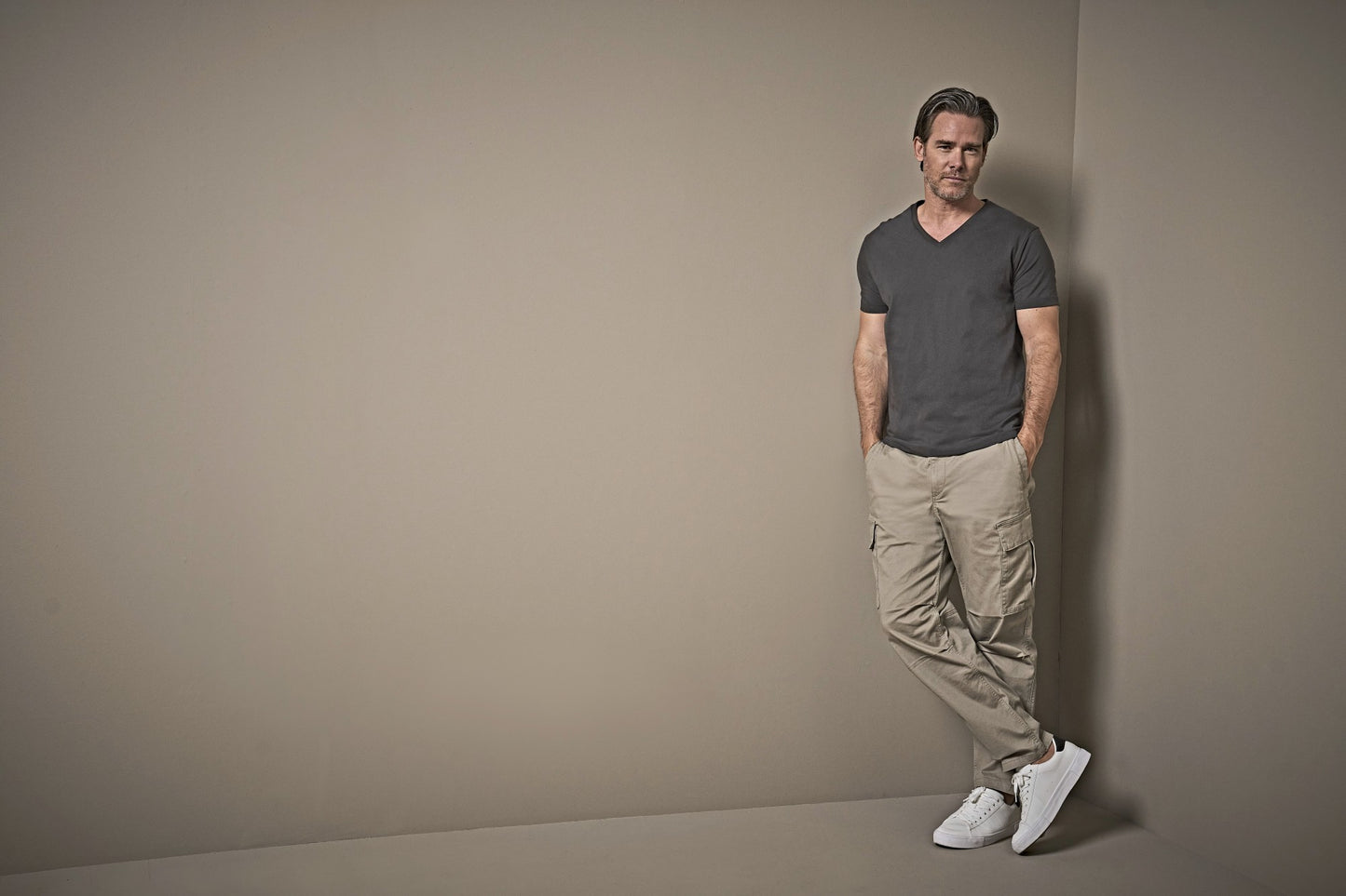 Tee Jays V-Neck Sof T-Shirt Schwarz | Herren T-Shirts | 185 g/m² | Modisch & Bequem